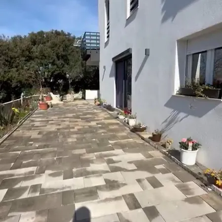 Nicole Apartment *